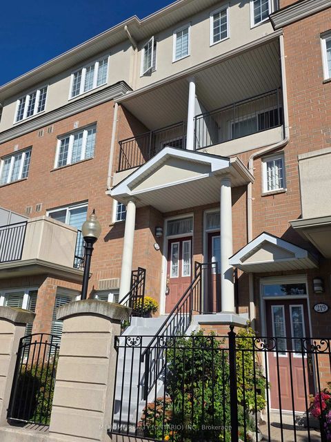 Photo 2 at 221 Grandview Way, Willowdale East, Toronto