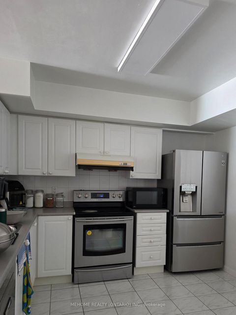 Photo 8 at 221 Grandview Way, Willowdale East, Toronto