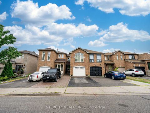 Photo 3 at 8 Wedgewood Place, Concord, Vaughan Photo 3 at 8 Wedgewood Place, Concord, Vaughan