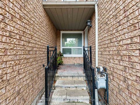 Photo 5 at 8 Wedgewood Place, Concord, Vaughan