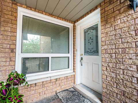 Photo 6 at 8 Wedgewood Place, Concord, Vaughan