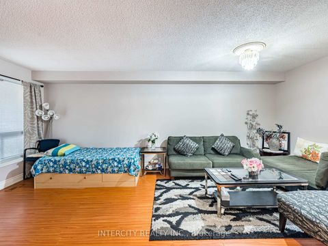 Photo 7 at 8 Wedgewood Place, Concord, Vaughan