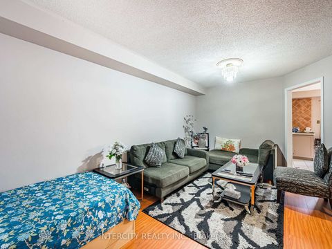 Photo 9 at 8 Wedgewood Place, Concord, Vaughan