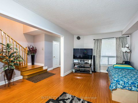 Photo 11 at 8 Wedgewood Place, Concord, Vaughan