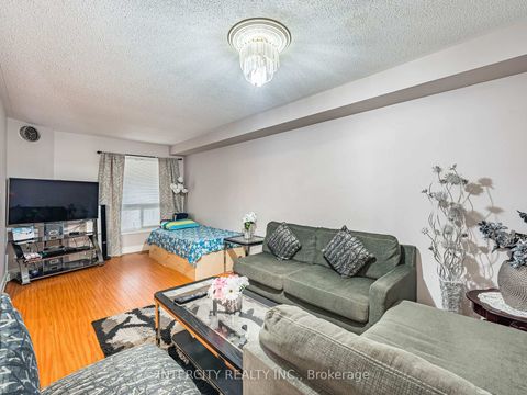 Photo 13 at 8 Wedgewood Place, Concord, Vaughan