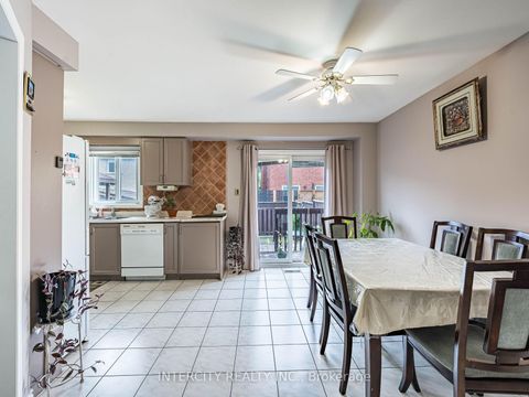 Photo 14 at 8 Wedgewood Place, Concord, Vaughan