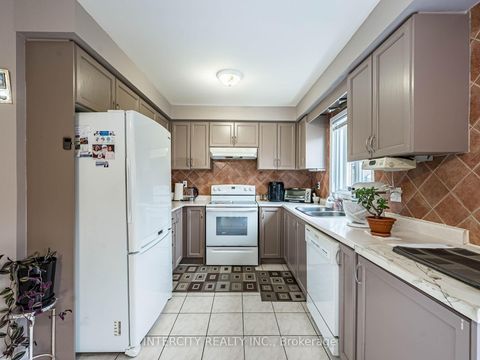 Photo 17 at 8 Wedgewood Place, Concord, Vaughan
