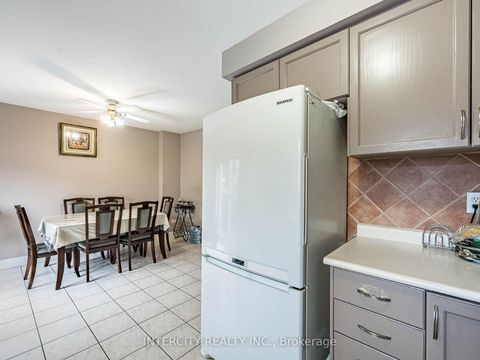 Photo 21 at 8 Wedgewood Place, Concord, Vaughan