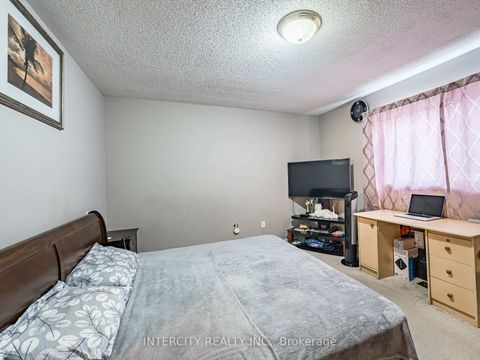 Photo 24 at 8 Wedgewood Place, Concord, Vaughan Photo 24 at 8 Wedgewood Place, Concord, Vaughan