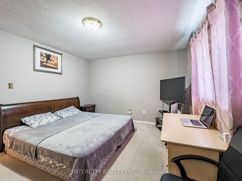 Photo 25 at 8 Wedgewood Place, Concord, Vaughan