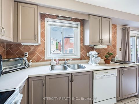 Photo 29 at 8 Wedgewood Place, Concord, Vaughan