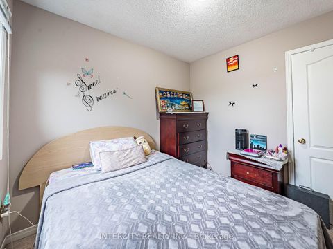 Photo 35 at 8 Wedgewood Place, Concord, Vaughan