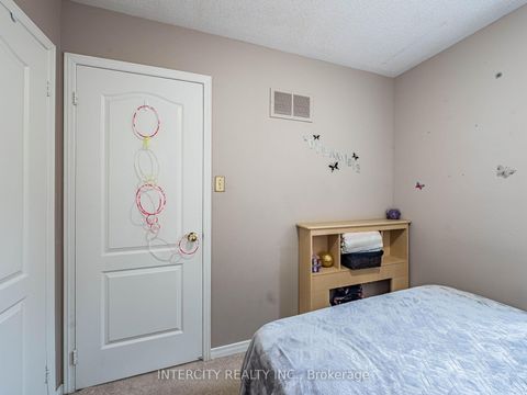Photo 36 at 8 Wedgewood Place, Concord, Vaughan