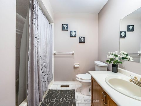 Photo 37 at 8 Wedgewood Place, Concord, Vaughan Photo 37 at 8 Wedgewood Place, Concord, Vaughan