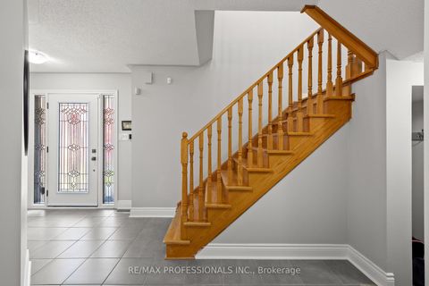 Photo 5 at 152 Ashton Drive, Maple, Vaughan