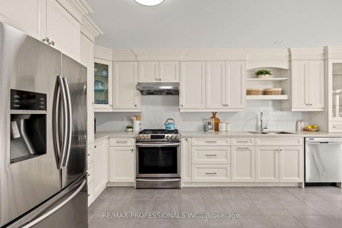 Photo 12 at 152 Ashton Drive, Maple, Vaughan