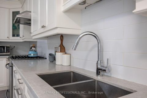 Photo 13 at 152 Ashton Drive, Maple, Vaughan