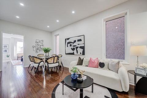 Photo 3 at 108 Catalpa Crescent, Patterson, Vaughan