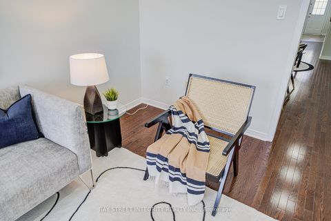 Photo 10 at 108 Catalpa Crescent, Patterson, Vaughan