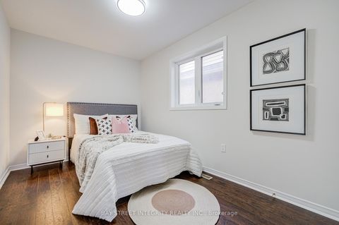 Photo 24 at 108 Catalpa Crescent, Patterson, Vaughan