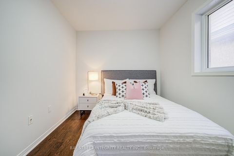 Photo 25 at 108 Catalpa Crescent, Patterson, Vaughan
