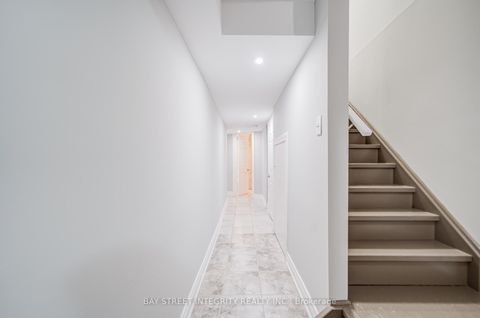 Photo 34 at 108 Catalpa Crescent, Patterson, Vaughan