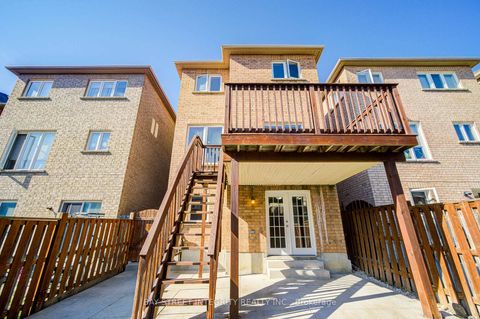 Photo 45 at 108 Catalpa Crescent, Patterson, Vaughan
