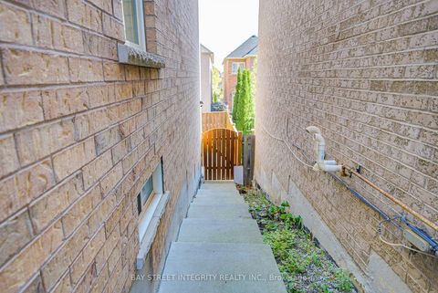 Photo 48 at 108 Catalpa Crescent, Patterson, Vaughan