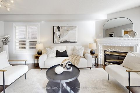 Photo 4 at 39 Vania Drive, Vellore Village, Vaughan