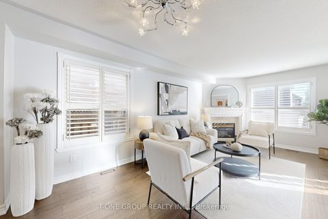Photo 5 at 39 Vania Drive, Vellore Village, Vaughan