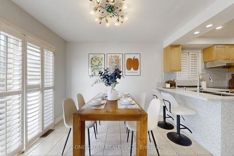 Photo 8 at 39 Vania Drive, Vellore Village, Vaughan
