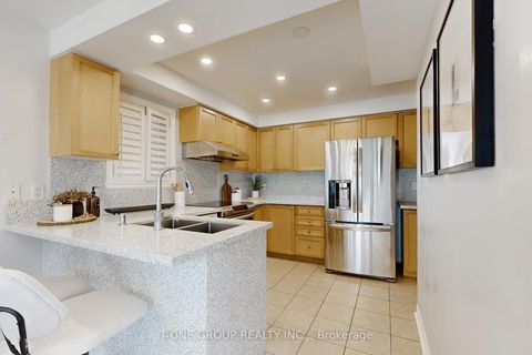 Photo 10 at 39 Vania Drive, Vellore Village, Vaughan