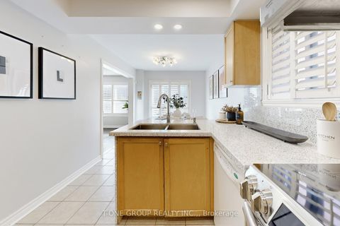 Photo 12 at 39 Vania Drive, Vellore Village, Vaughan