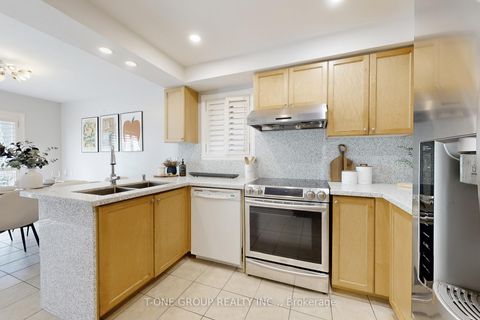 Photo 14 at 39 Vania Drive, Vellore Village, Vaughan