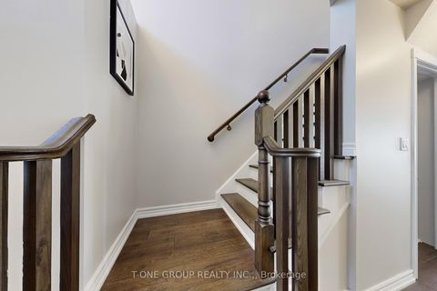 Photo 16 at 39 Vania Drive, Vellore Village, Vaughan