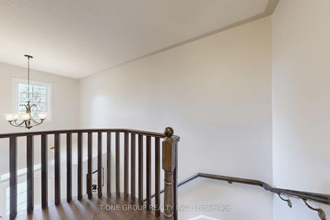 Photo 17 at 39 Vania Drive, Vellore Village, Vaughan