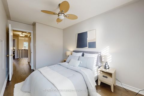 Photo 25 at 39 Vania Drive, Vellore Village, Vaughan