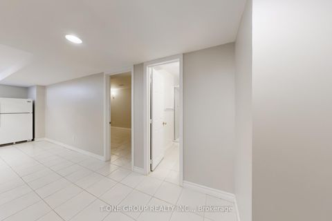Photo 31 at 39 Vania Drive, Vellore Village, Vaughan