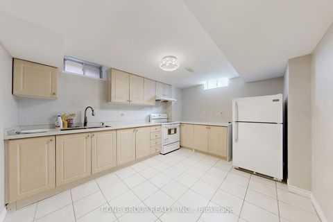 Photo 32 at 39 Vania Drive, Vellore Village, Vaughan Photo 32 at 39 Vania Drive, Vellore Village, Vaughan