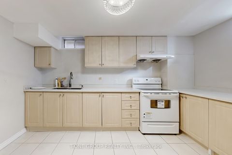 Photo 33 at 39 Vania Drive, Vellore Village, Vaughan