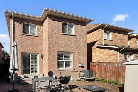 Photo 37 at 39 Vania Drive, Vellore Village, Vaughan