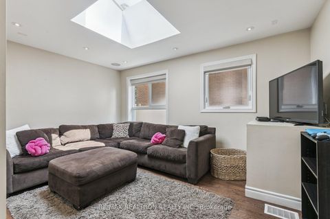 Photo 10 at 22 Midvale Road, Clanton Park, Toronto