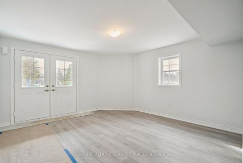 Photo 3 at 2 Ravenscraig Place, Cookstown, Innisfil