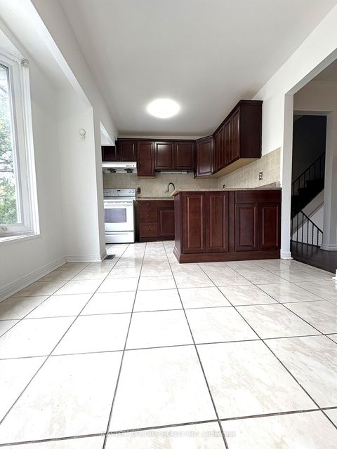 Photo 6 at 166 Collingsbrook Boulevard, L'Amoreaux, Toronto
