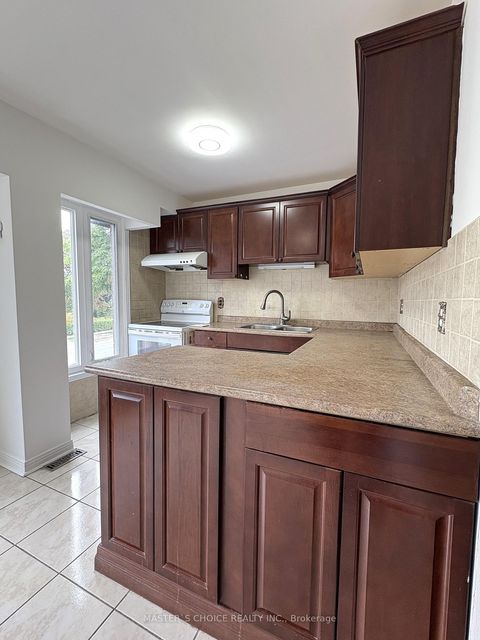 Photo 7 at 166 Collingsbrook Boulevard, L'Amoreaux, Toronto