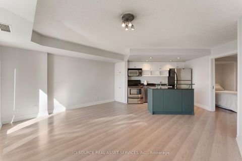 Photo 5 at 911 - 8 York Street, Waterfront Communities C1, Toronto