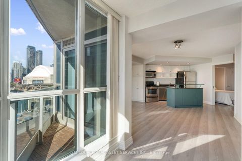 Photo 9 at 911 - 8 York Street, Waterfront Communities C1, Toronto