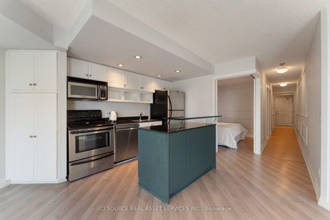 Photo 10 at 911 - 8 York Street, Waterfront Communities C1, Toronto