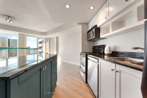 Photo 11 at 911 - 8 York Street, Waterfront Communities C1, Toronto