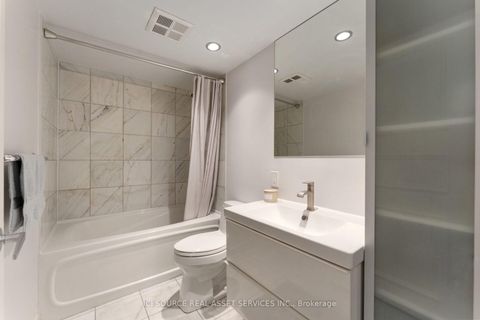 Photo 16 at 911 - 8 York Street, Waterfront Communities C1, Toronto